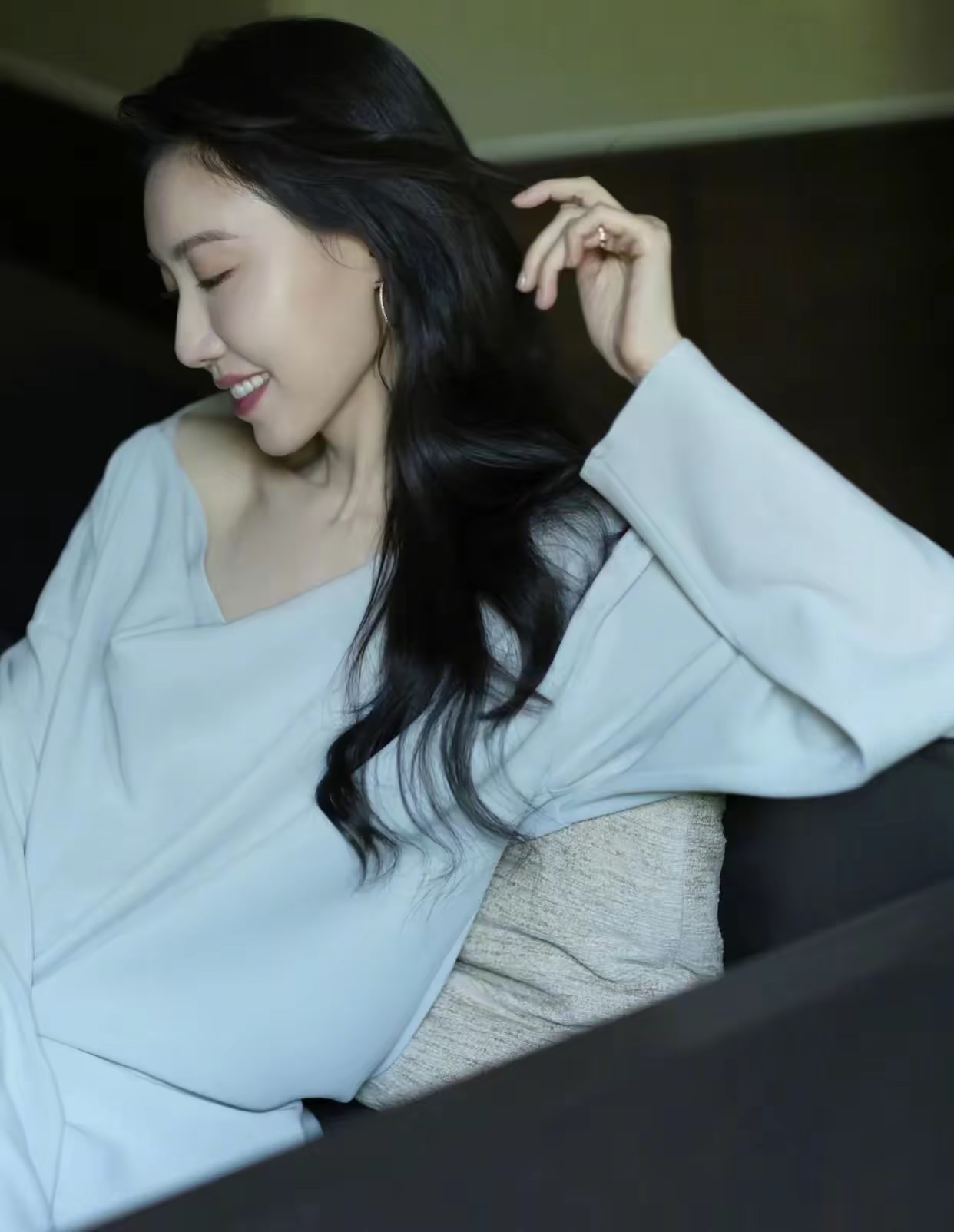 人妻演很大-第3张图片