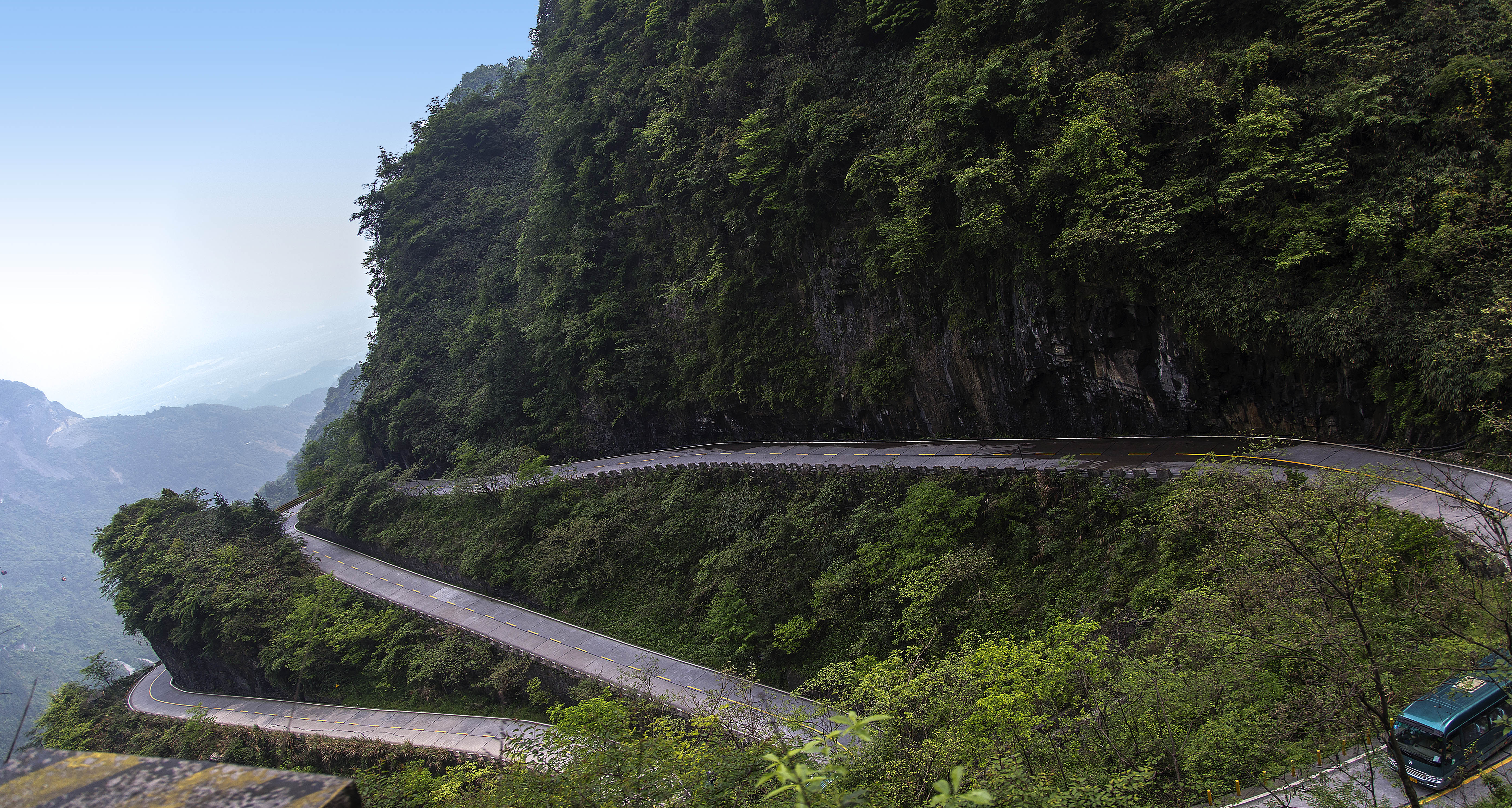 天门山盘山公路之旅