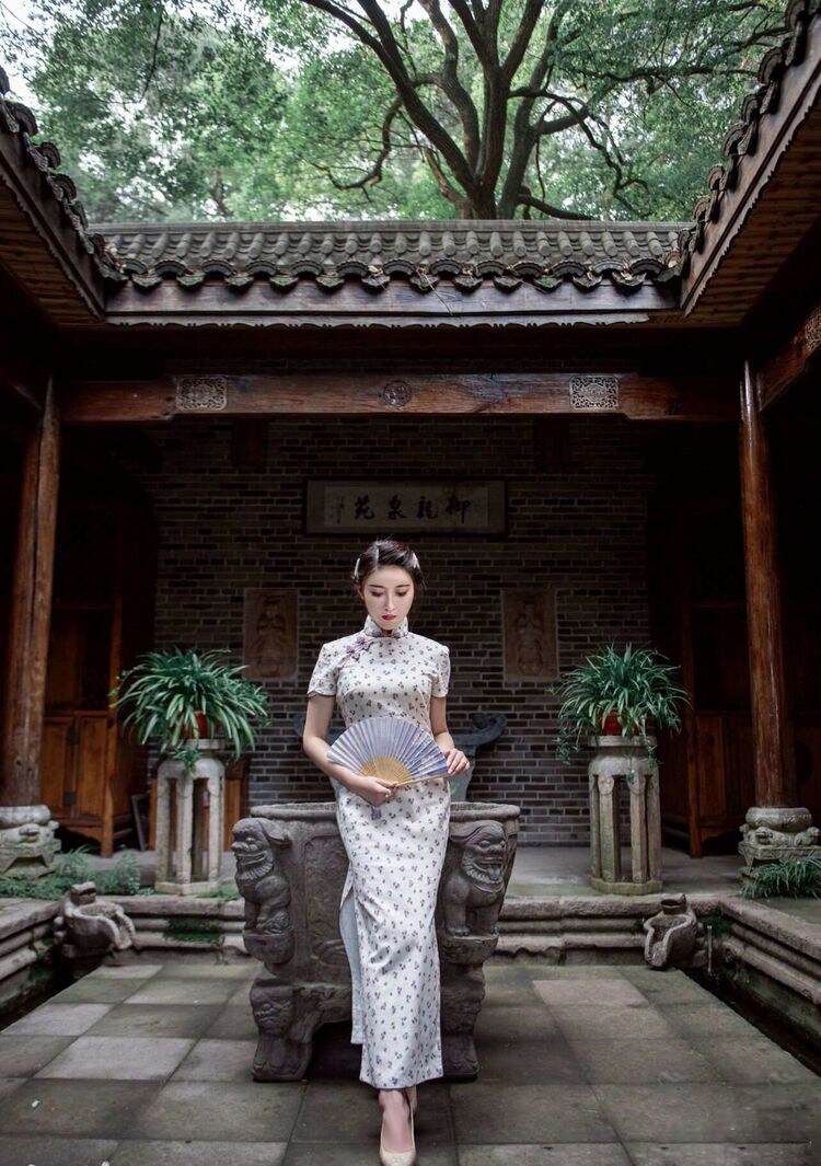 百情阁商城百情阁，情感世界的艺术殿堂