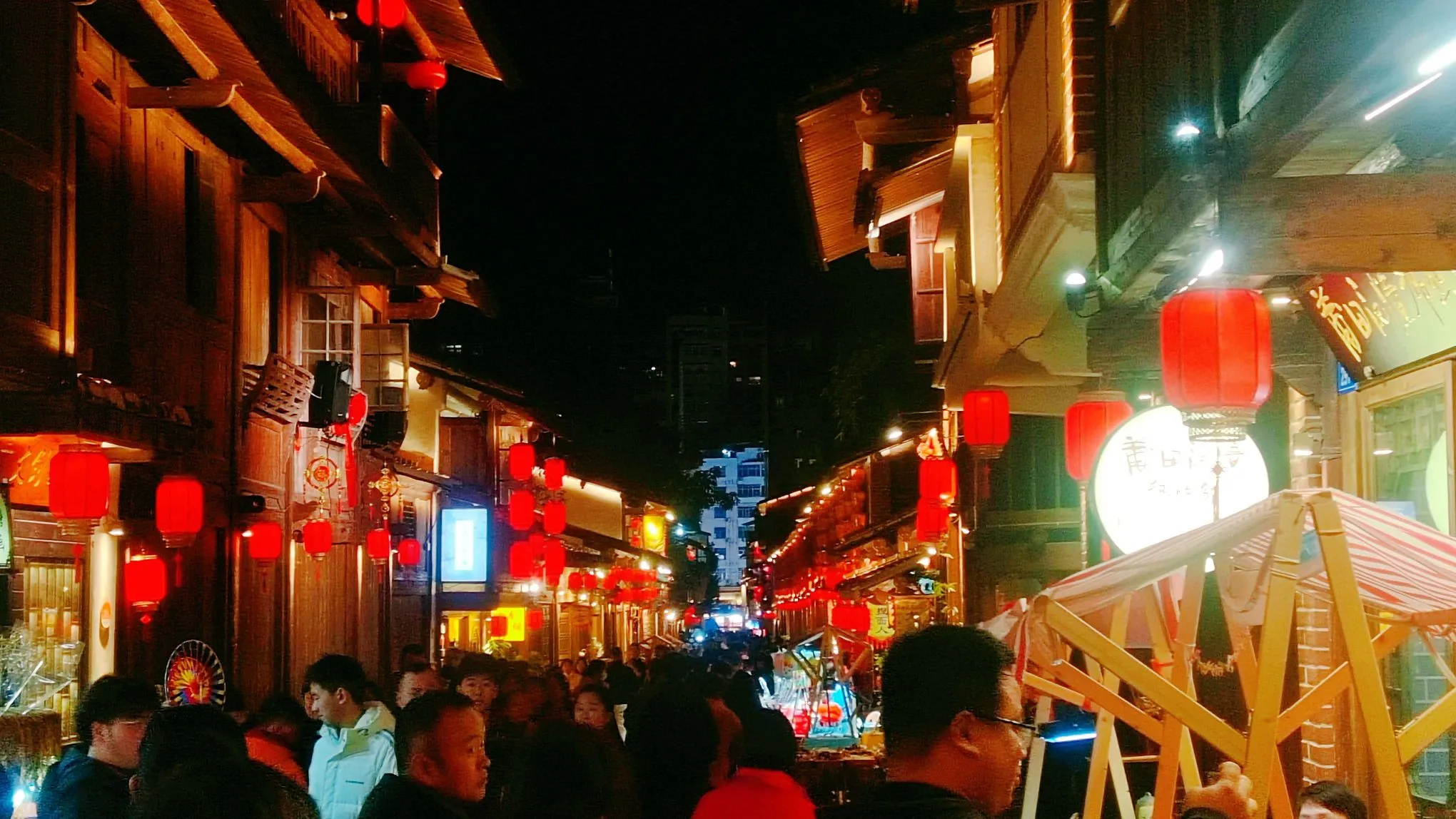 莆田步行街，繁华与历史的交织