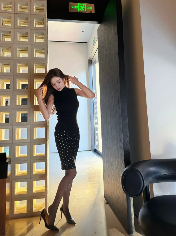美女被迫用内裤丝袜堵住嘴-第3张图片