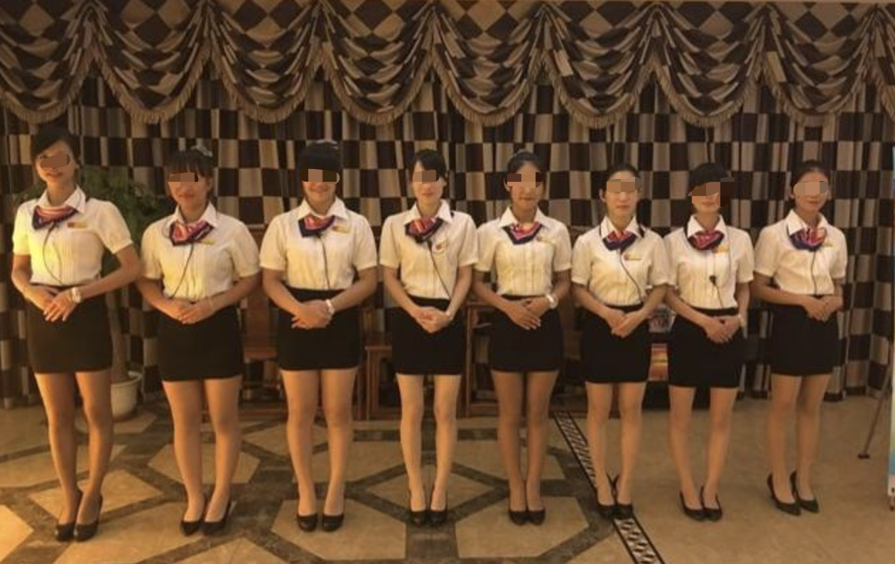 女子与丈夫享受全身按摩，却被众人窥视精光-第2张图片