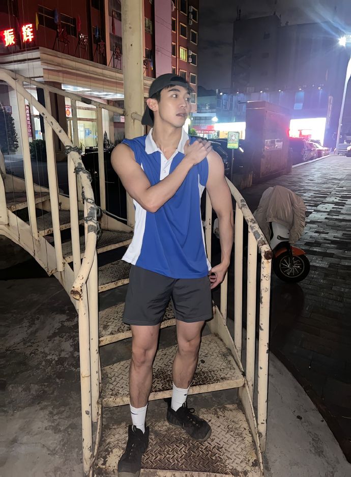 体育生GAY爽的雞巴大又粗