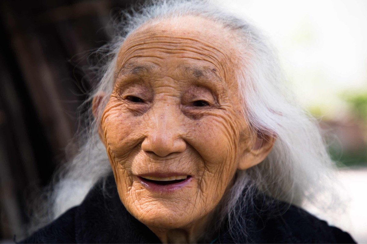 老女人毛荫黑森林的魅力