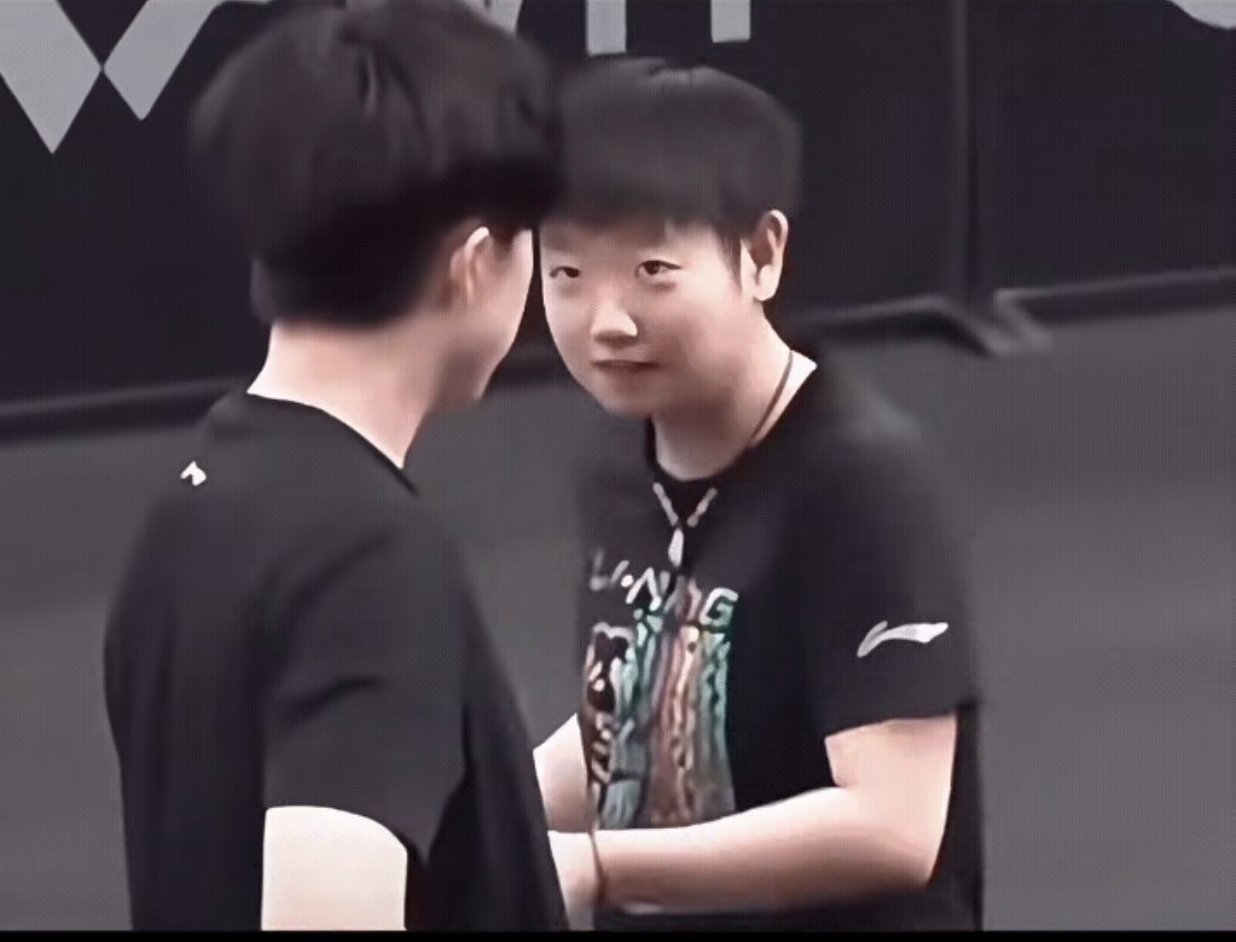 莎莎大头都戴戒指了莎莎大头都戴戒指了