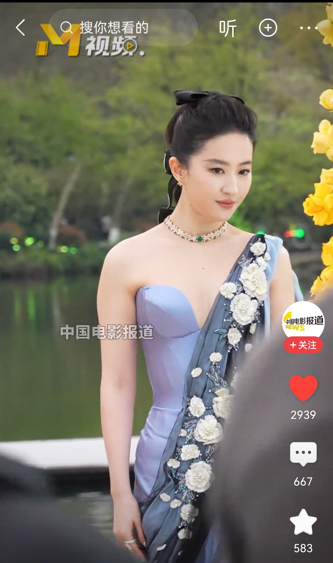 刘亦菲首映蹲地上刘亦菲首映蹲地上-第2张图片