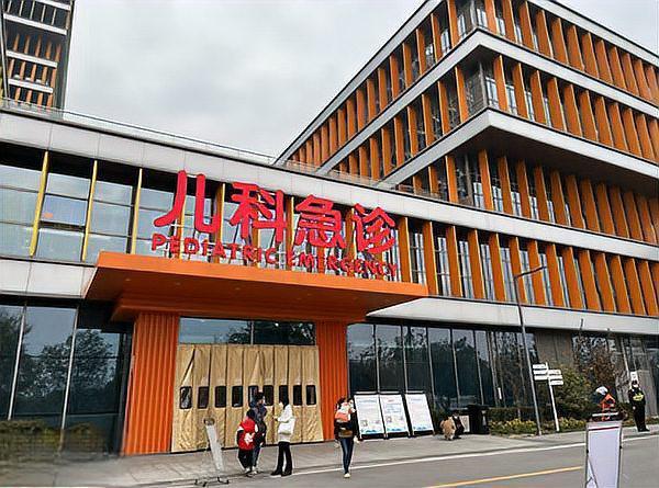巨大乳腺疾病，hdbbw的挑战与应对-第1张图片