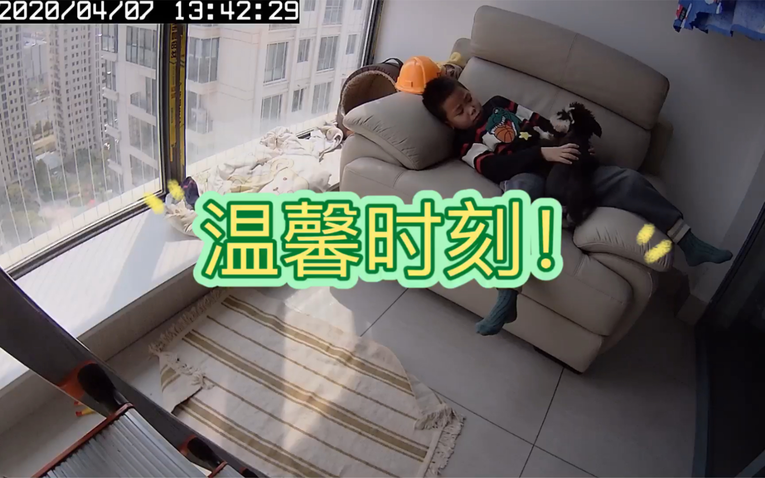 同事送我回家在车里温馨时刻