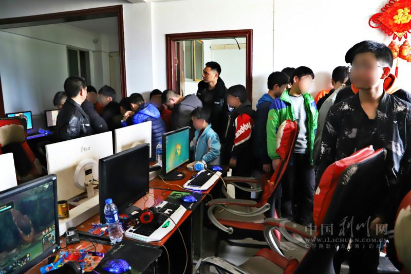 网吧内惊现惨案网吧不雅照揭秘-第2张图片