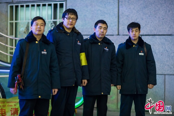 检票员用B检票按尺寸上车检票员用B检票按尺寸上车