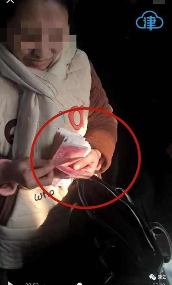 婷婷被公交车猛烈进出视频公交车猛烈进出视频中的婷婷-第2张图片