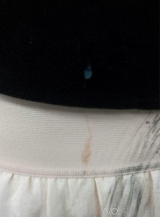 女子地铁上不断呻吟女子地铁上不断呻吟