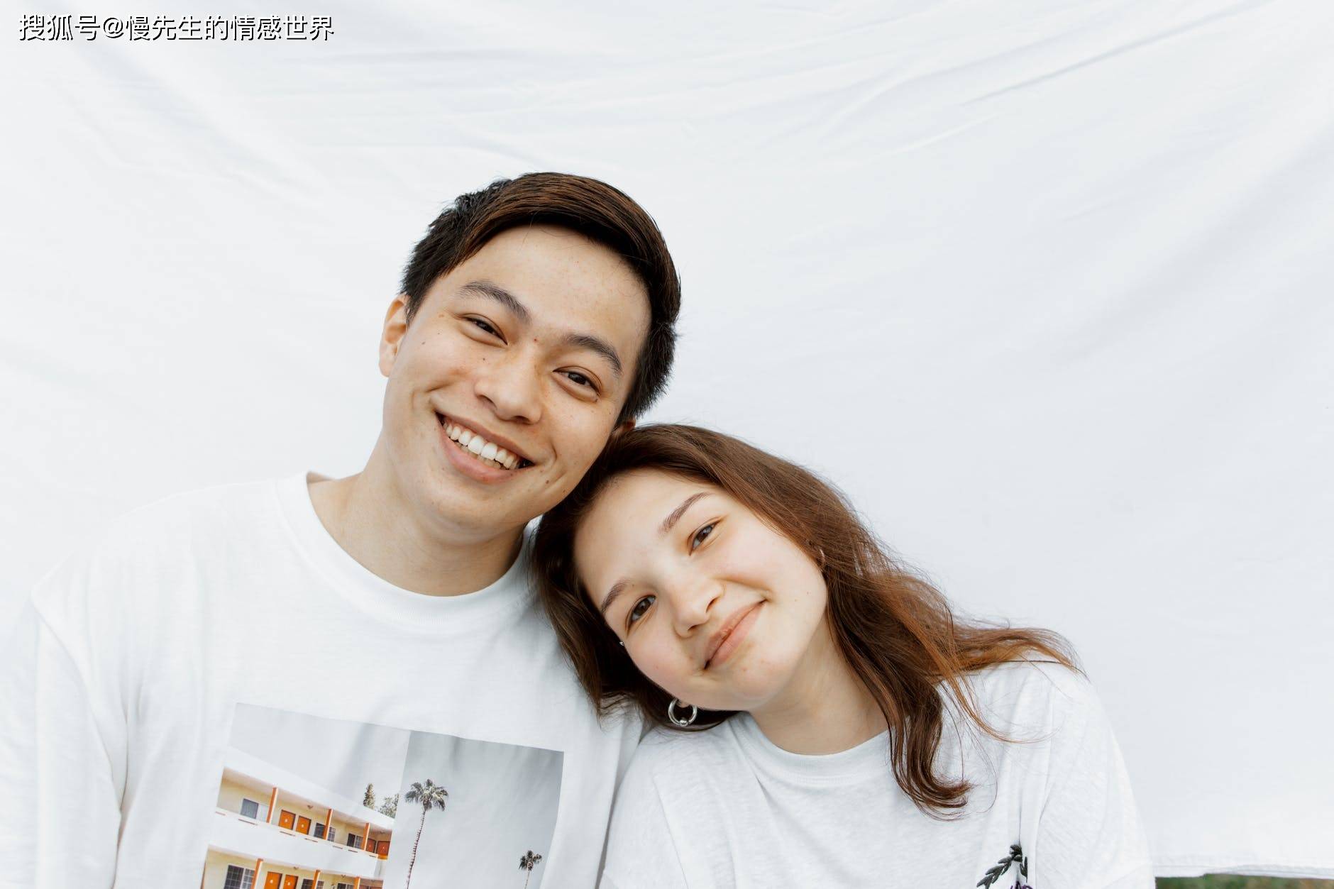女人喂男人吃奶，情感与责任的交织-第2张图片