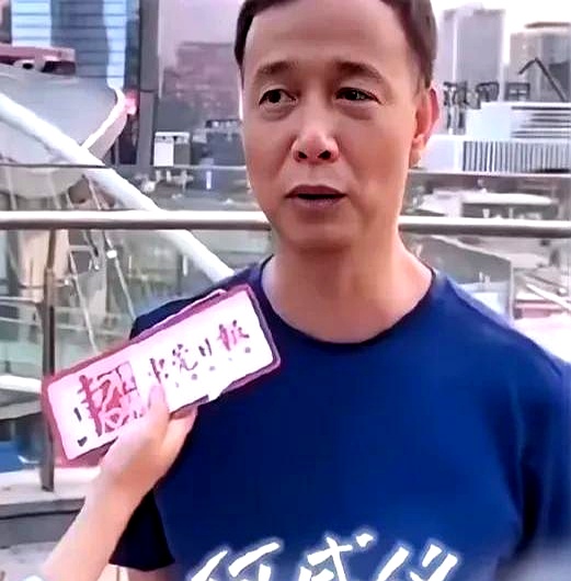 一个人被3个人同时C了书一个人被3个人同时C了-第3张图片