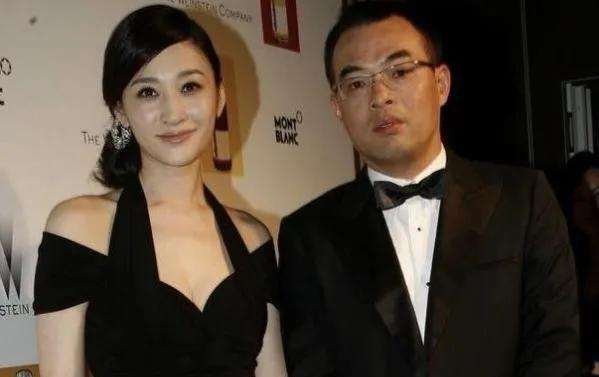 穿越娱乐圈之猎艳女明星的小说叫什么穿越娱乐圈，星光背后的故事