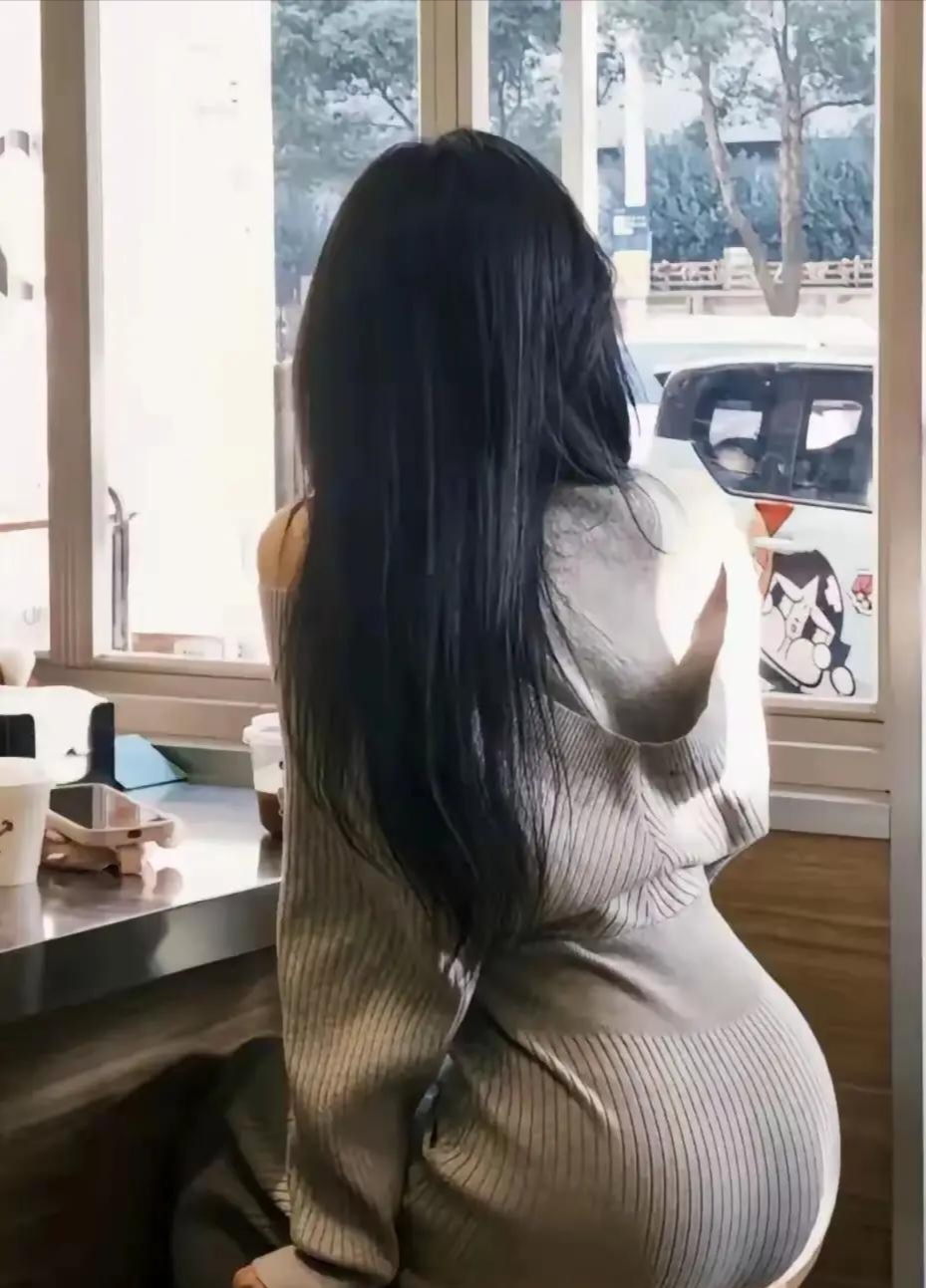 美女裸b美女裸b，诱惑与自由的交织-第1张图片