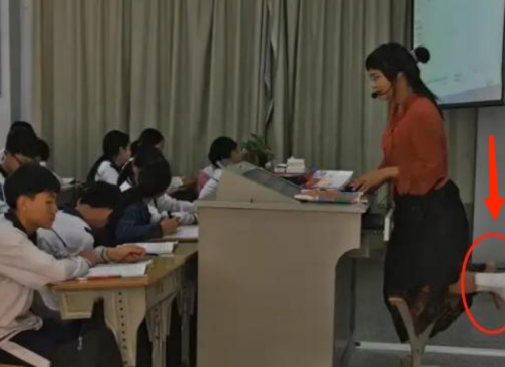 班长不戴罩子让我练了一节课视频教学班长不戴罩子让我练了一节课视频-第1张图片