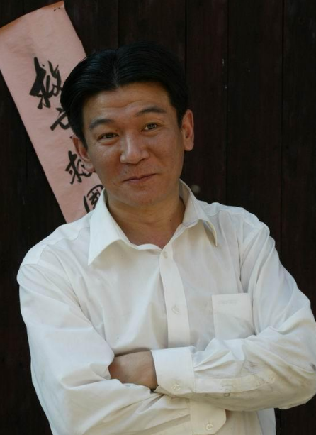 东南卫视主持人管艺，才华横溢的主持人-第3张图片