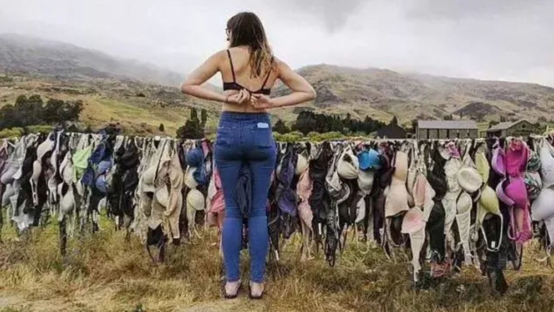 男流氓舔美女部位揭秘