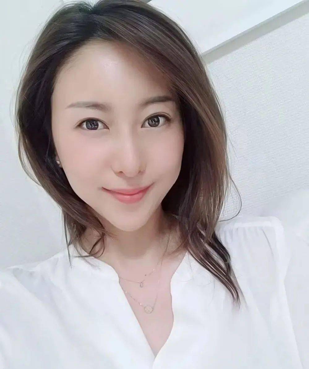 日本视频中的人妻，真实与诱惑-第2张图片