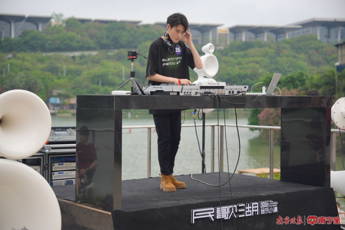 粗口dj粗口DJ，音乐背后的狂野与激情