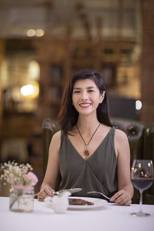 女性发情女性发情，女性成长与性发育的探索-第3张图片