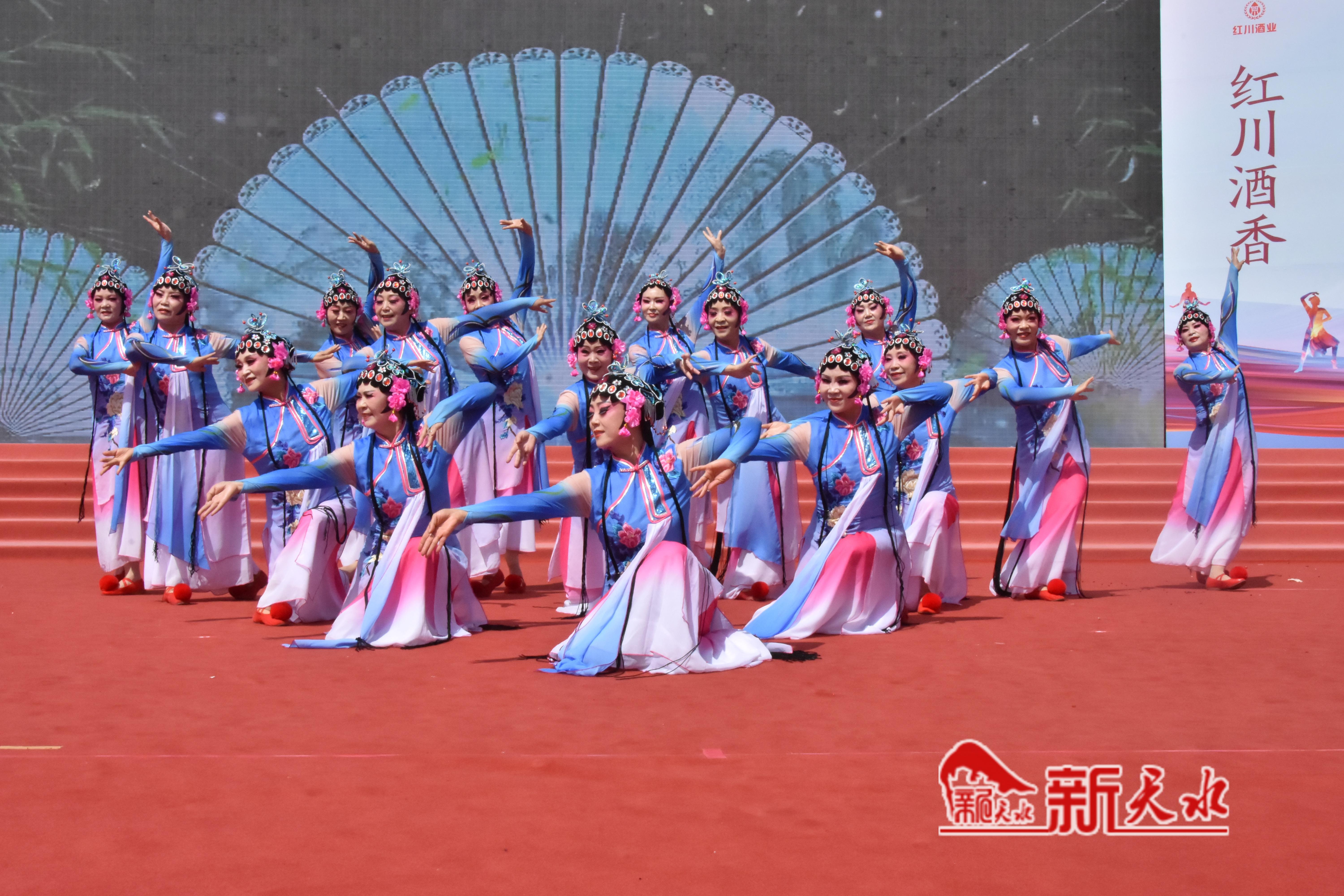 最新广场舞2013，活力四溢的舞蹈盛宴-第1张图片