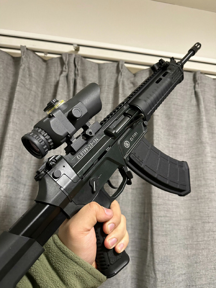 qbz03QBZ03，现代战争中的高科技武器