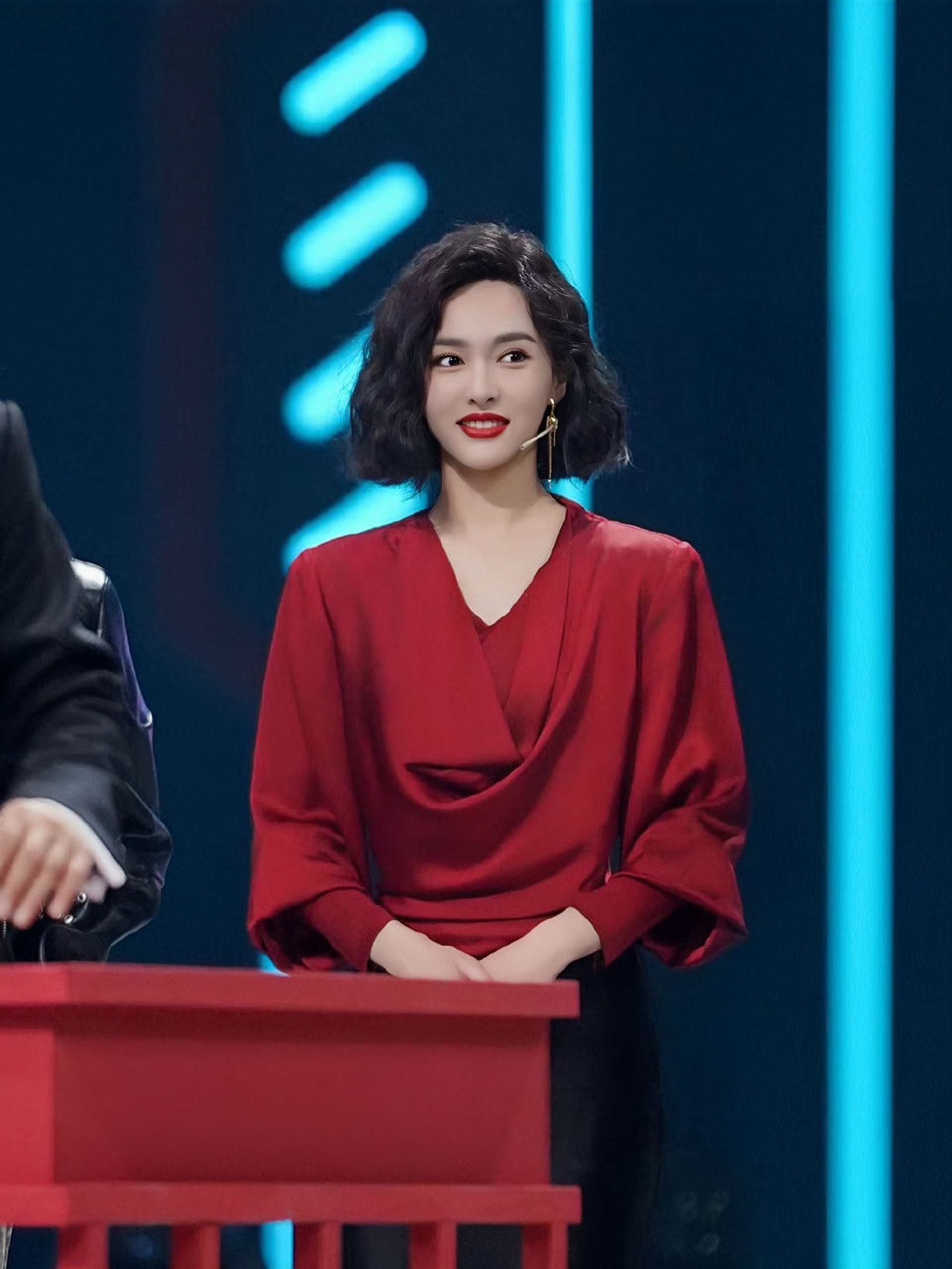 短发明星——闪耀演艺界的璀璨之星-第1张图片