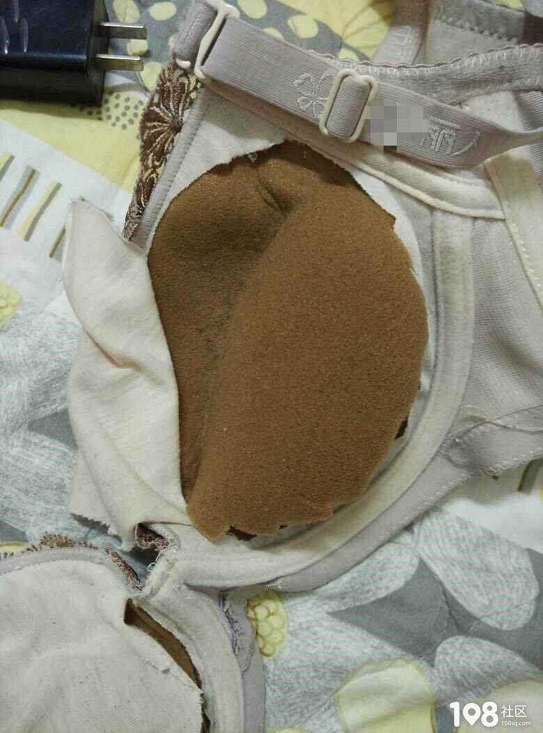 我没戴乳罩被同桌c了一节课尴尬一课，我没戴乳罩被同桌C了-第2张图片