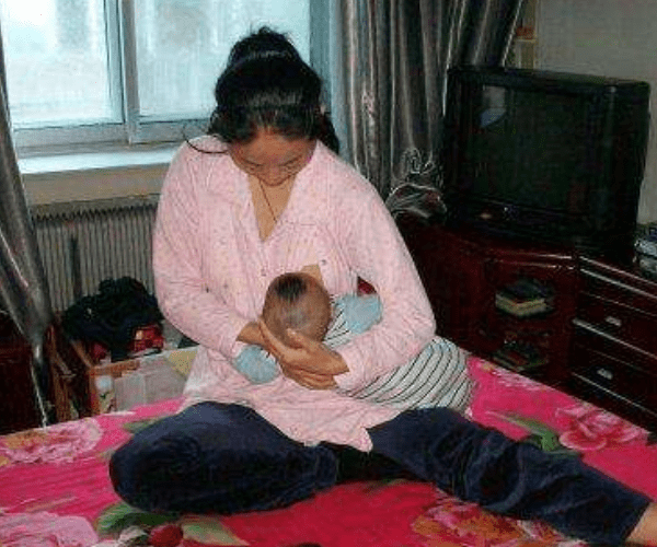 吃奶视频吃奶视频，喂养宝贝的温馨时刻