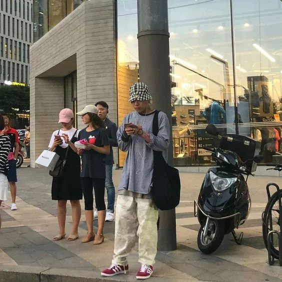 welcome仙踪林19岁rapperlimited欢迎来到仙踪林，这里是一个充满活力与激情的年轻世界。今天，我们将聚焦于一位才华横溢的19岁rapper——Limited。-第1张图片
