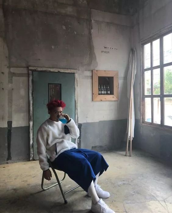 welcome仙踪林19岁rapperlimited欢迎来到仙踪林，这里是一个充满活力与激情的年轻世界。今天，我们将聚焦于一位才华横溢的19岁rapper——Limited。-第3张图片