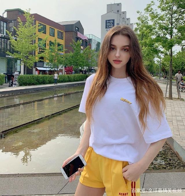 嫩模俄罗斯大胆阴部