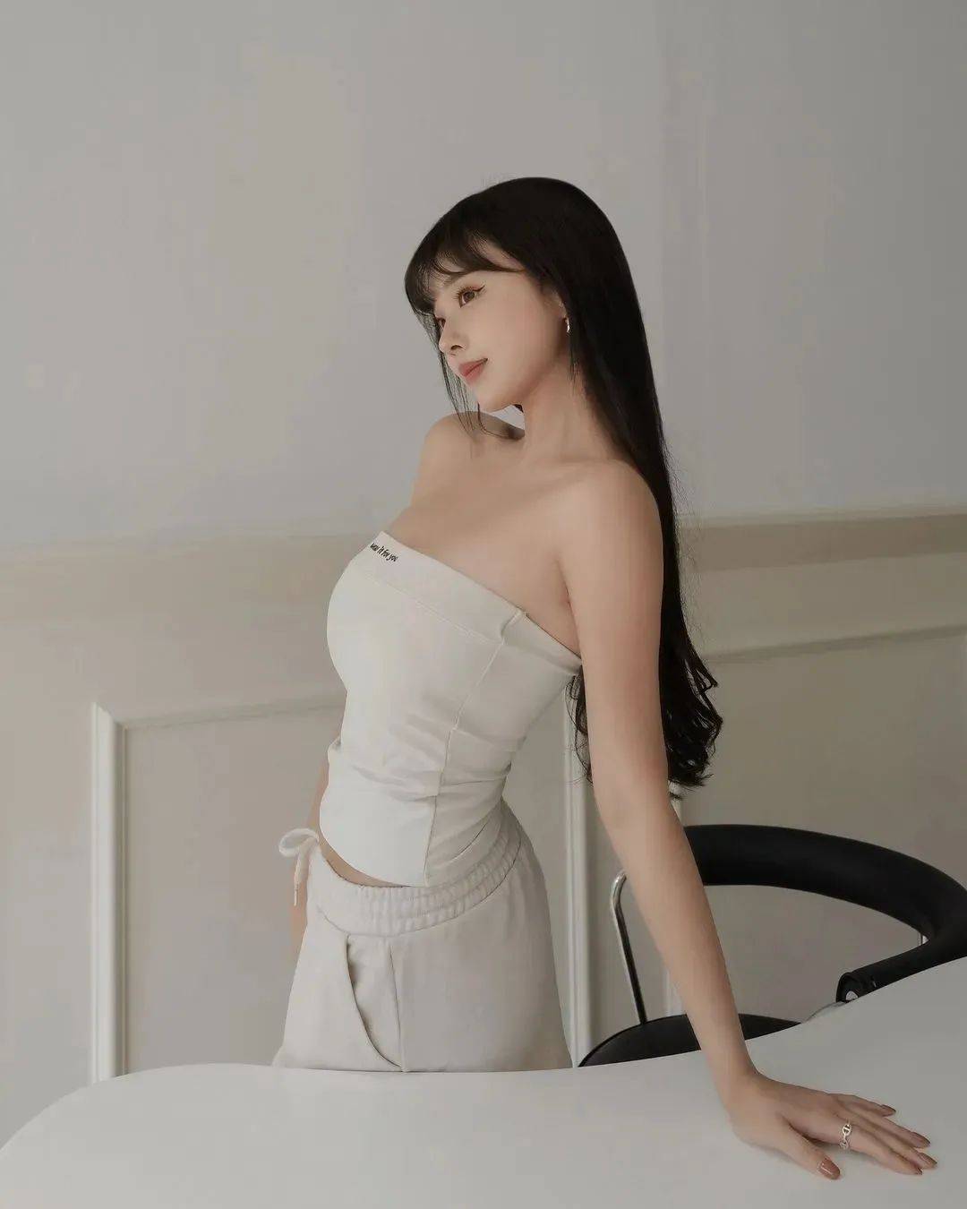 强行挺进朋友漂亮人妻身体强行挺进朋友与漂亮人妻的身体-第2张图片