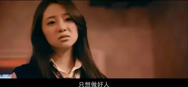 女子当众脱上衣哭喊被背叛女子当众脱上衣哭喊被背叛-第2张图片