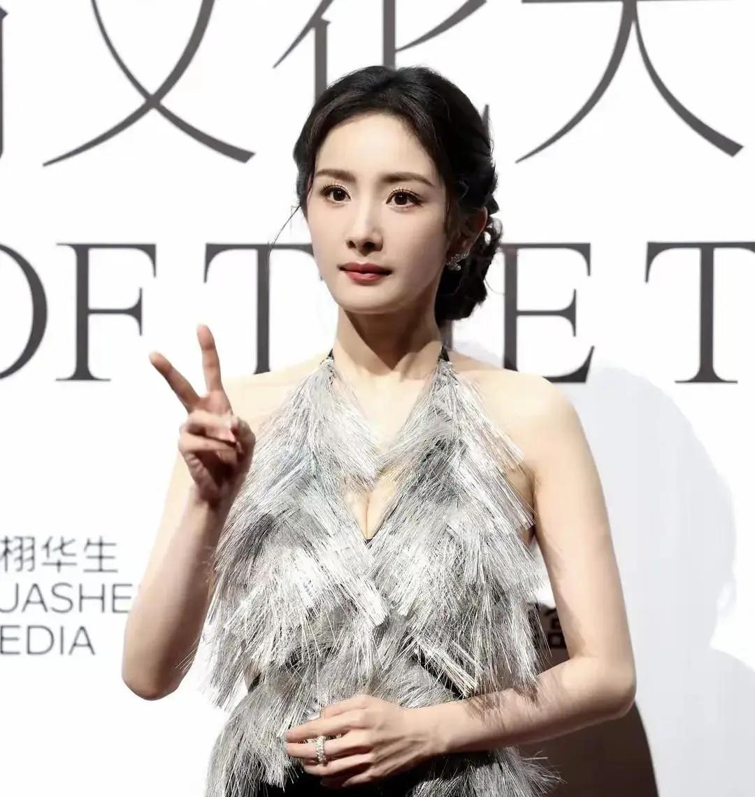 杨幂露点风华绝代-第2张图片