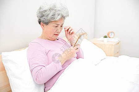 老人床上弄雨婷第十二集珊瑚影视解析-第1张图片