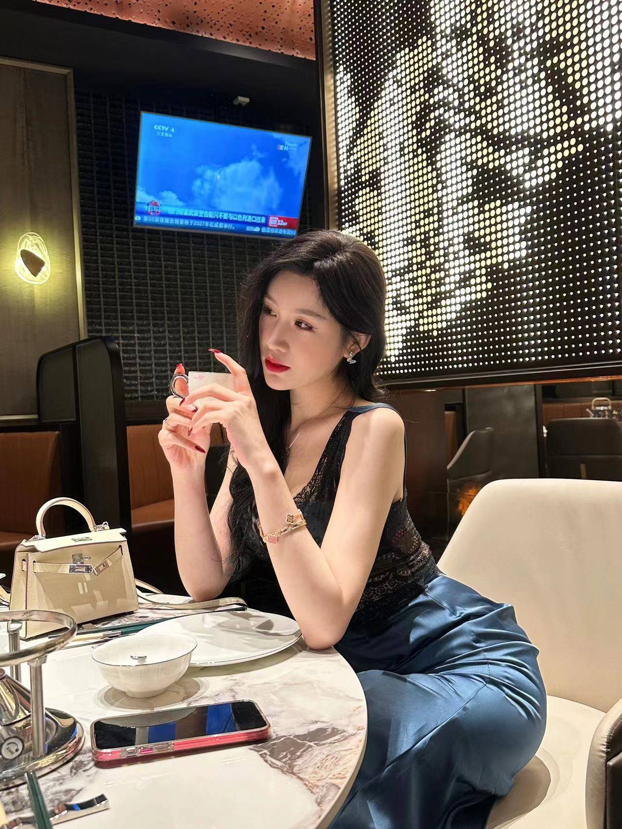 BGMBGMBGM，欧美老妇的魅力与风采