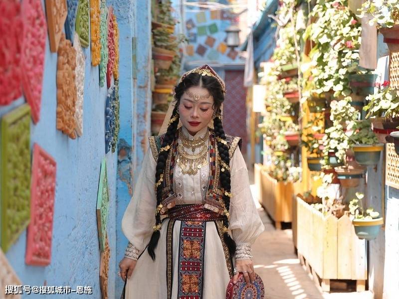 新疆首批旅游团进疆新疆首批旅游团进疆之旅