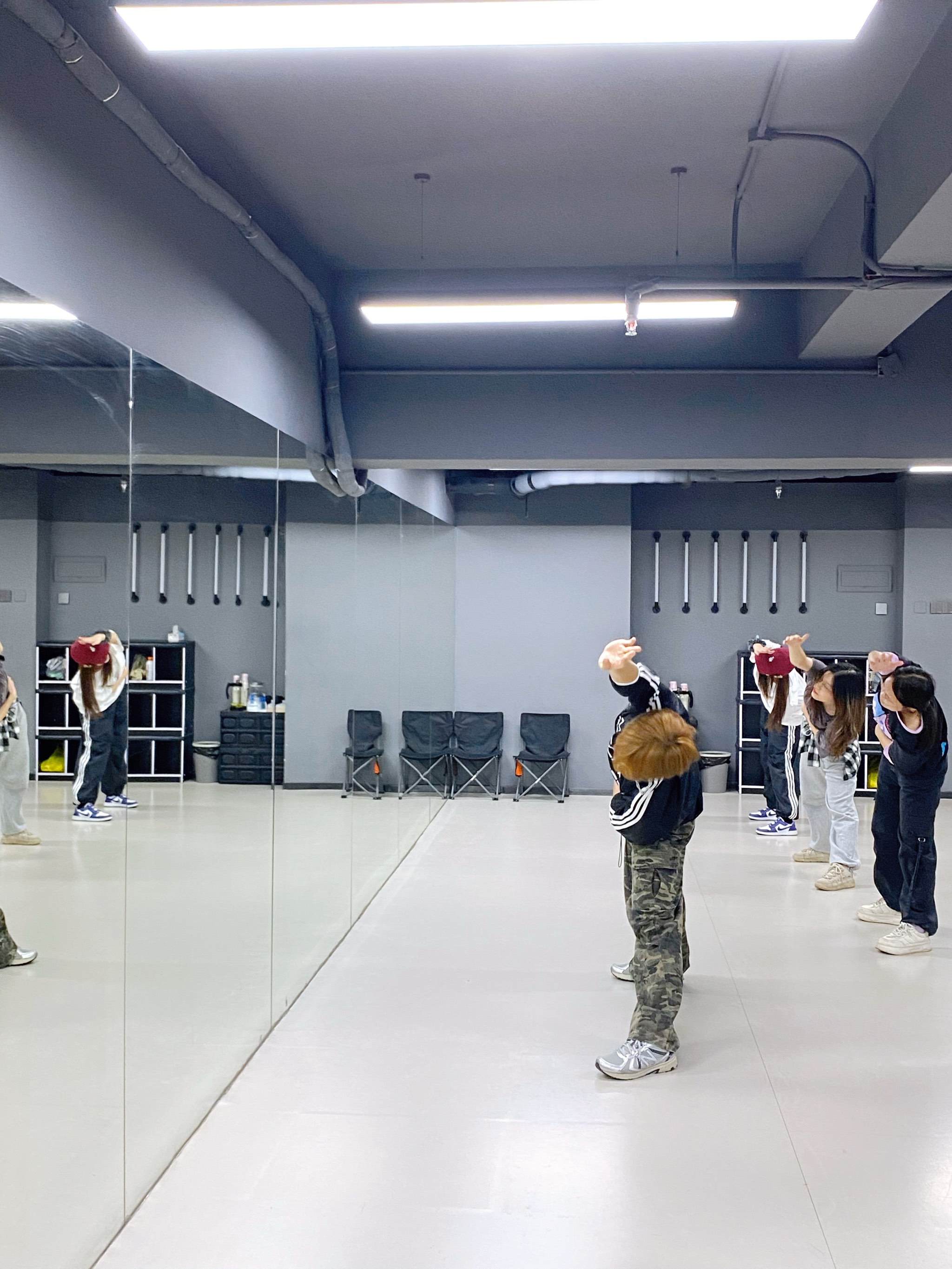女生18岁学HIPHOP，青春的舞步与梦想-第2张图片