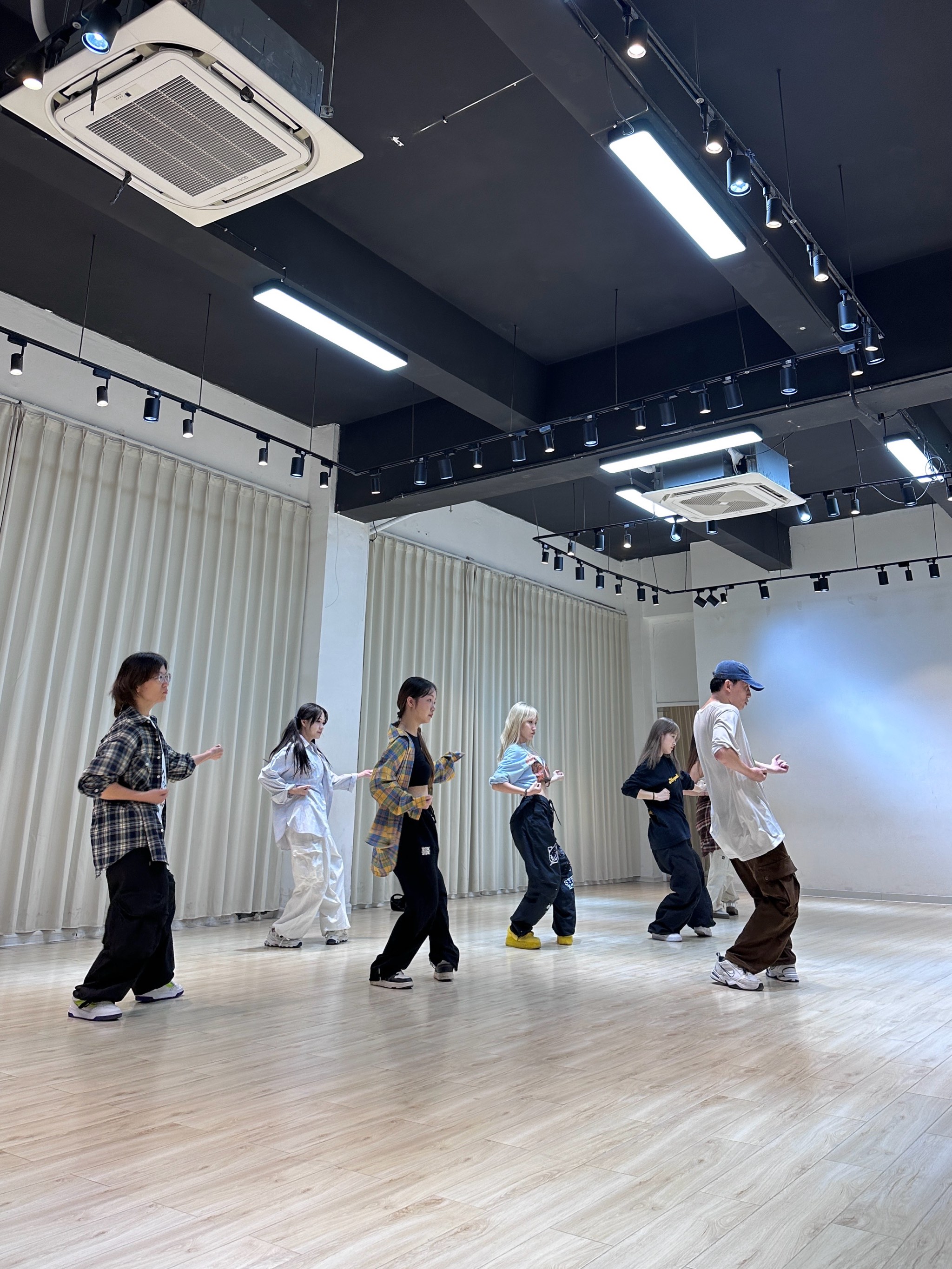 女生18岁学HIPHOP，青春的舞步与梦想-第1张图片