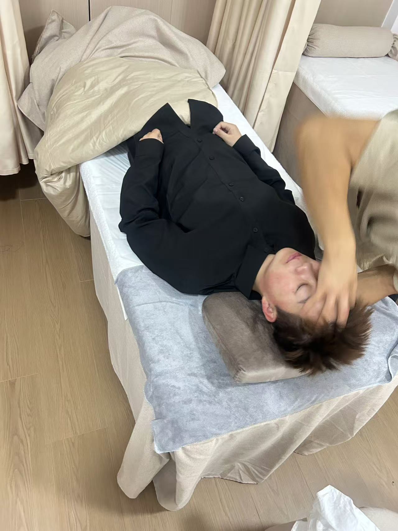 按摩师的粗大在我体内进出超爽按摩师的粗大在我体内进出超爽-第2张图片