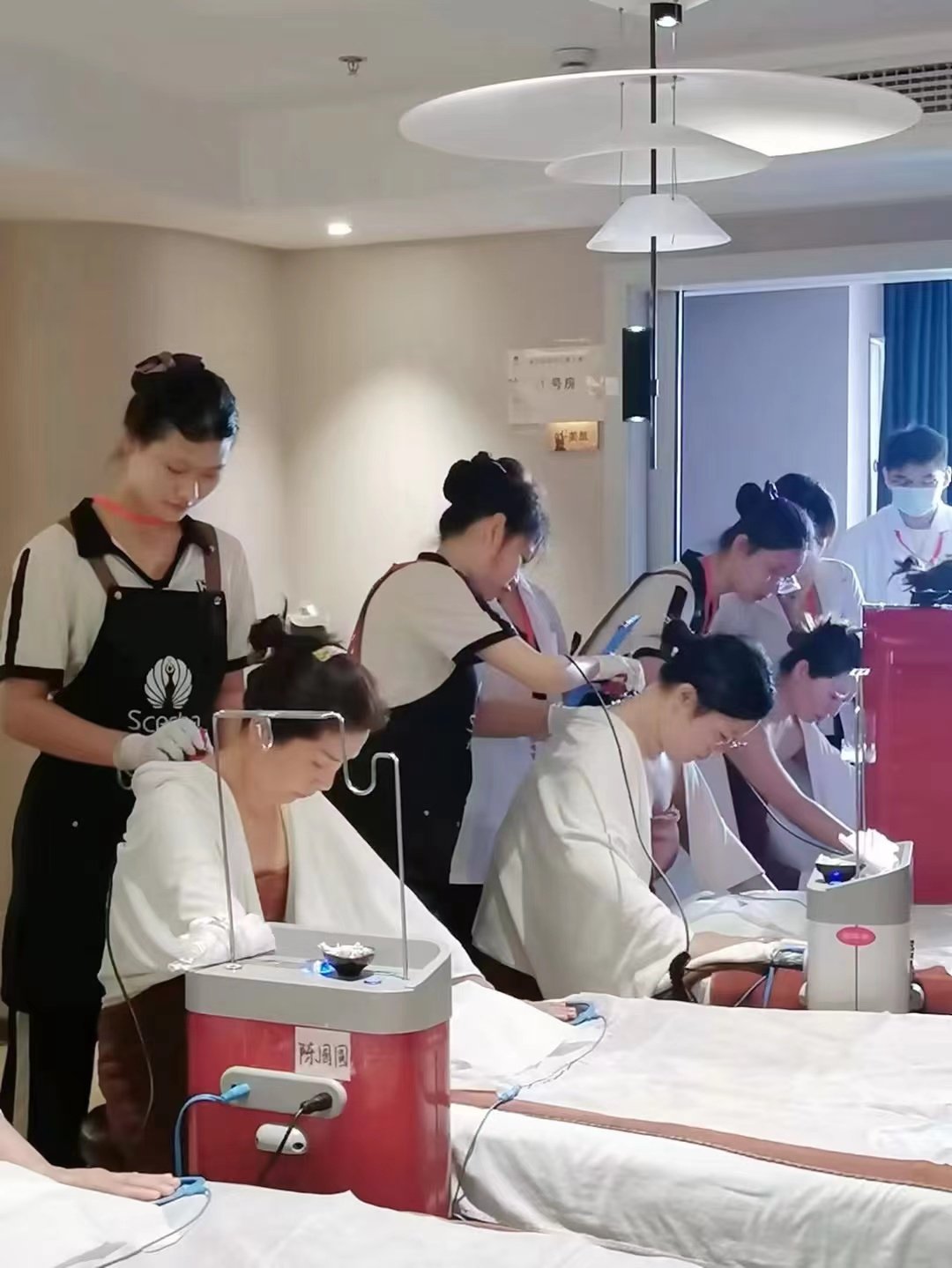 按摩师的粗大在我体内进出超爽按摩师的粗大在我体内进出超爽-第1张图片