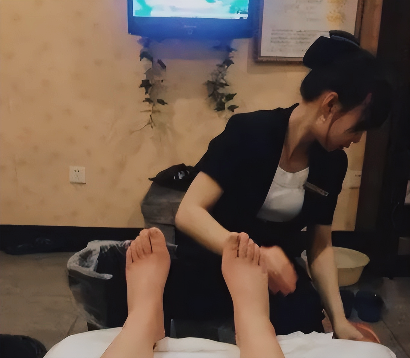 按摩师的粗大在我体内进出超爽按摩师的粗大在我体内进出超爽-第3张图片