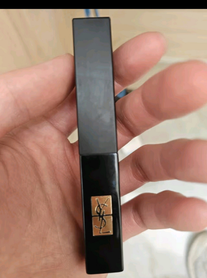 YSL小金条水蜜桃色YSL小金条水蜜桃色，时尚与情感的完美结合-第2张图片