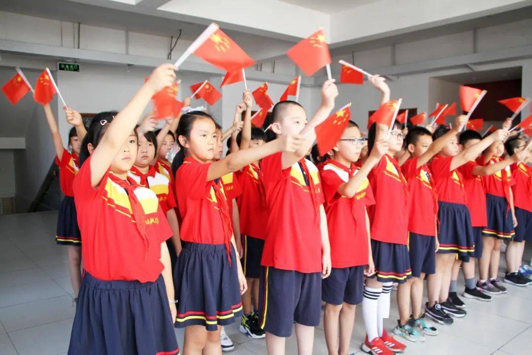 以校之名以校之名，校园的魅力与责任-第1张图片