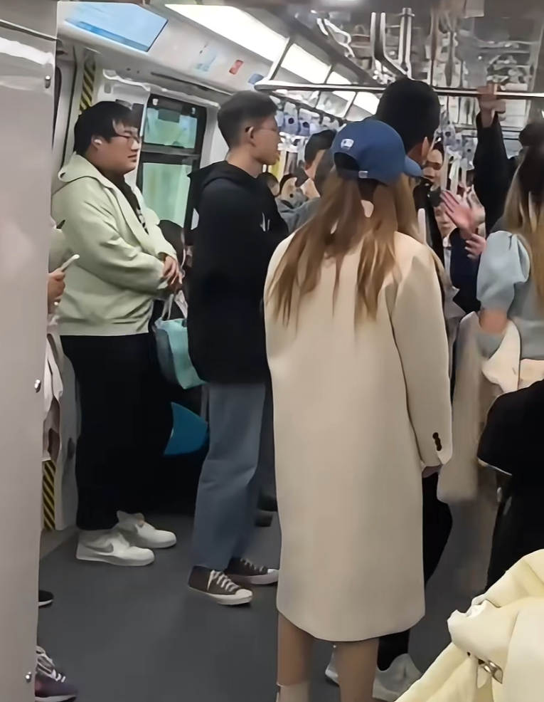 最近发生了一系列引人注目的门事件，引发了社会各界的广泛关注。这些事件不仅涉及到公众人物的隐私，更涉及到社会道德、法律等多个层面。-第1张图片