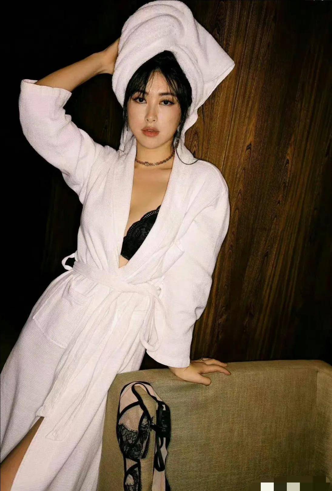 中文人妻熟女波多野结衣，魅力四溢的人生故事-第3张图片