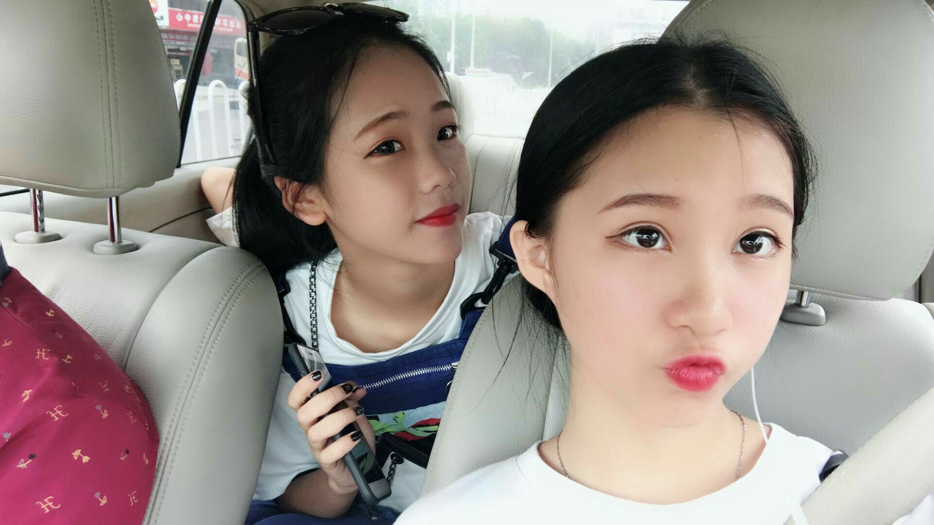 一见面就不停的要我抱抱一次不期而遇的交流-第1张图片